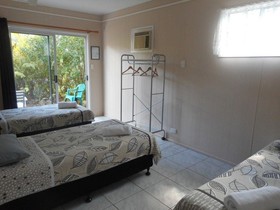Bush Village Budget Cabins, Airlie Beach