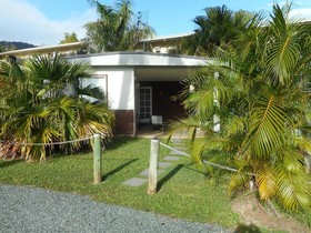 Bush Village Budget Cabins, Airlie Beach
