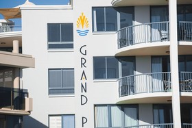 Grand Palais Beachside Resort