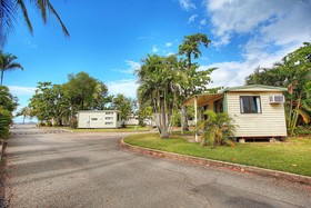 Rowes Bay Beachfront Holiday Park