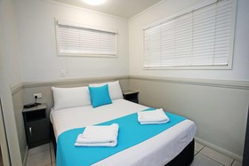 Rowes Bay Beachfront Holiday Park