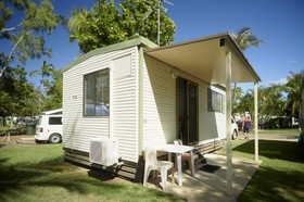 Rowes Bay Beachfront Holiday Park