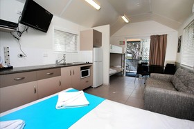 Rowes Bay Beachfront Holiday Park