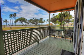 Rowes Bay Beachfront Holiday Park