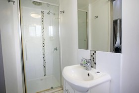 Rowes Bay Beachfront Holiday Park