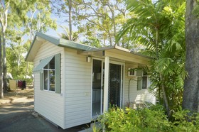 Rowes Bay Beachfront Holiday Park