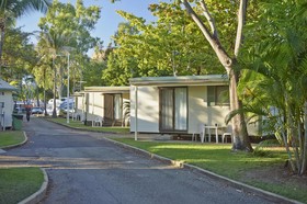 Rowes Bay Beachfront Holiday Park