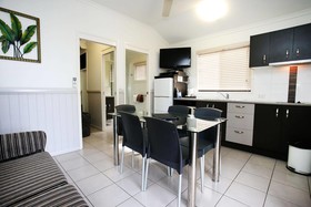 Rowes Bay Beachfront Holiday Park