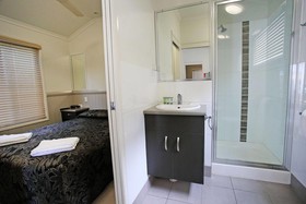 Rowes Bay Beachfront Holiday Park