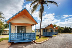 Rowes Bay Beachfront Holiday Park