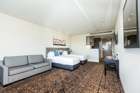 Calamvale Hotel Suites and Conference Centre