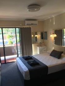 Kingsford Riverside Inn