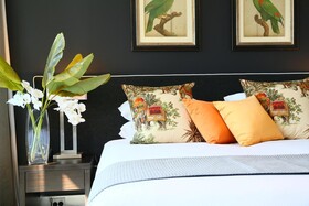 Springfield Lakes Hotel
