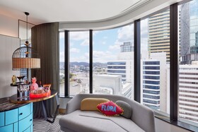W Brisbane