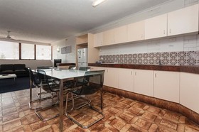 Broadbeach Travel Inn Apartments
