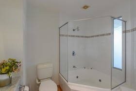Burnett Riverside Hotel