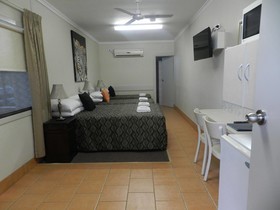 Golden Palms Motor Inn