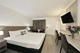 Smart Motels Bert Hinkler