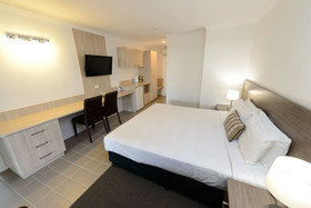 Smart Motels Bert Hinkler