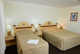 Villa Mirasol Motor Inn