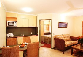 Bay Village Tropical Retreat