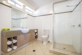 Nightcap at Golden Beach Tavern