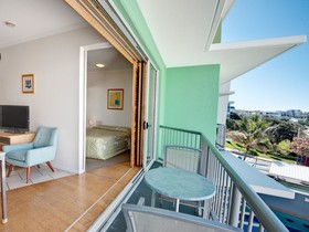Rolling Surf Resort