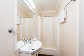 Cypress Pines Studio Villas