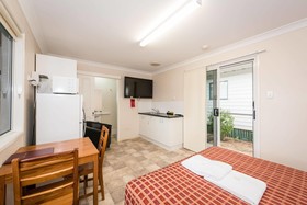 Cypress Pines Studio Villas