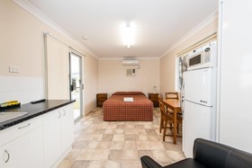 Cypress Pines Studio Villas