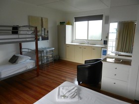 Golden Shores Airport Motel