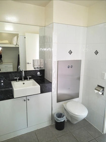 Country Roads Motor Inn