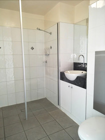 Country Roads Motor Inn