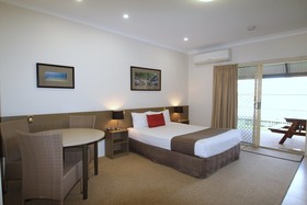 Midlander Motor Inn
