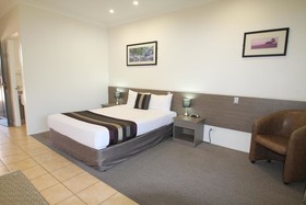 Midlander Motor Inn