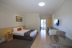 Midlander Motor Inn