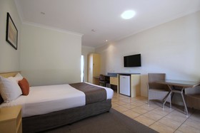 Midlander Motor Inn