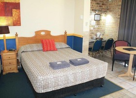 Gin Gin Central Motel