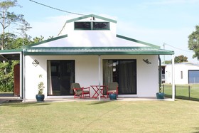 Froggy Hollow Holiday Cottage