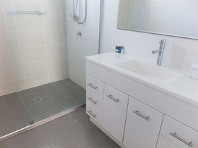 The Shores Holiday Apartments