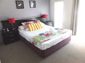 The Shores Holiday Apartments