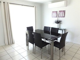 The Shores Holiday Apartments