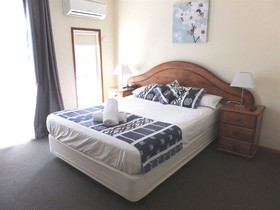 The Shores Holiday Apartments