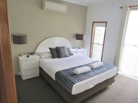 The Shores Holiday Apartments