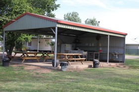 Mount Isa Holiday & Caravan Park