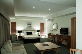 Comfort Inn & Suites Northgate Airport