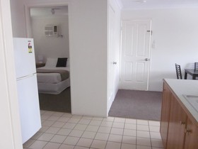 Cosmopolitan Motel & Serviced Apartments