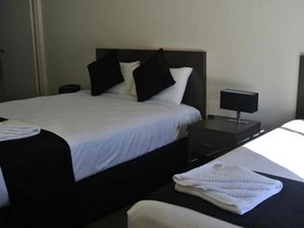 Dooleys Tavern And Motel Springsure