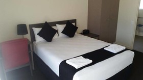 Dooleys Tavern And Motel Springsure