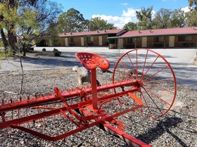 Murray Gardens Cottages Motel